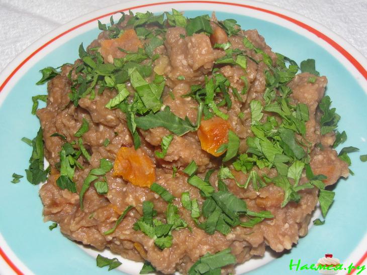 Постный стол: чечевичная каша с курагой и орехами