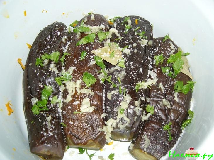 Баклажаны фаршираванные морковью