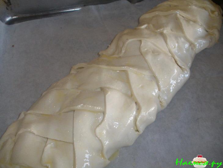 Слоеный пирог с яблочно-творожной начинкой