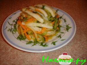 Салат из кальмаров с морковкой и огурцом Салат из кальмаров с морковкой и огурцом