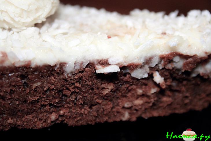 Шоколадный торт с ликером и сливочным кремом