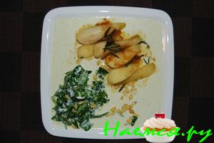 Салат с карамелизованной грушей и горгонцолой