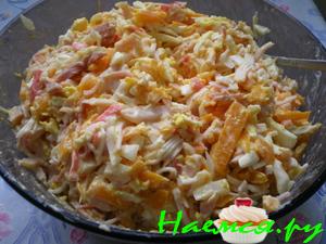 Салат из крабовых палочек с копченым окорочком