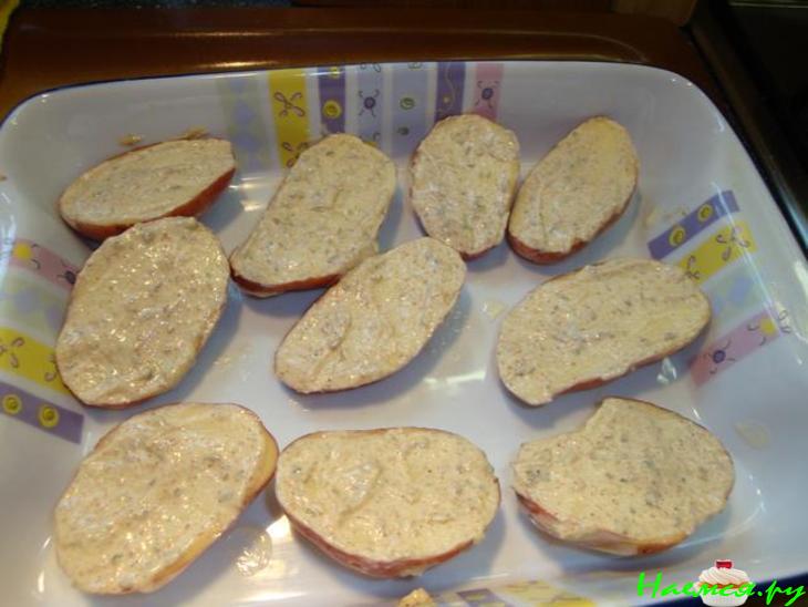 Картофель и яйца, запеченные под соусом карри