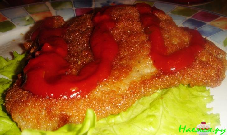 Соус и мясо (отбивные замаринованные в яйце)