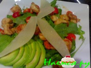Салат с рукколой и креветками Салат с рукколой и креветками
