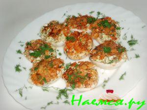 Яйца фаршированные сыром и беконом Яйца фаршированные сыром и беконом