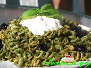 Макароны с семечками и шпинатным песто