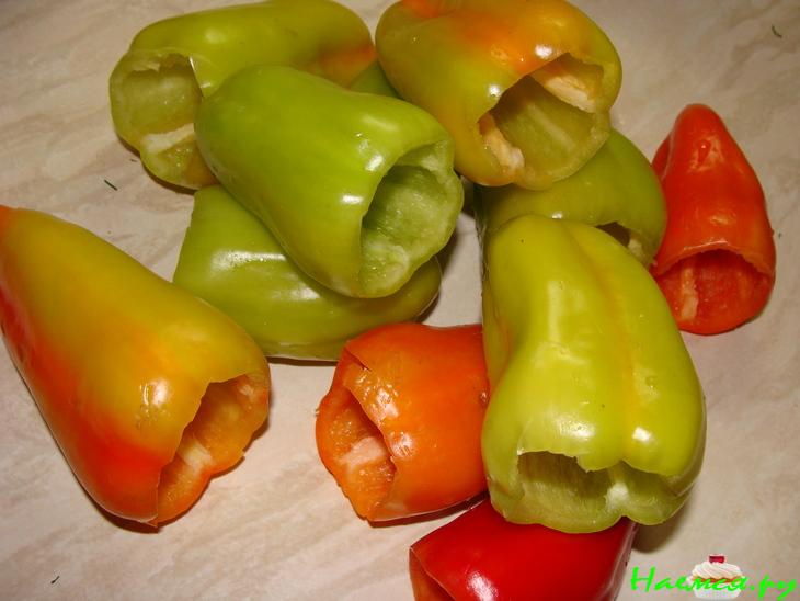 Перцы фаршированные в сливочно-грибной подливке