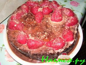 Тортик с шоколадом и клубничкой