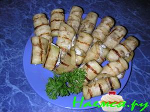 Баклажаны фаршированные плавленным сырком и зеленью