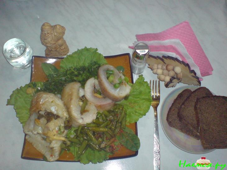 Салат и рулет из морского окуня