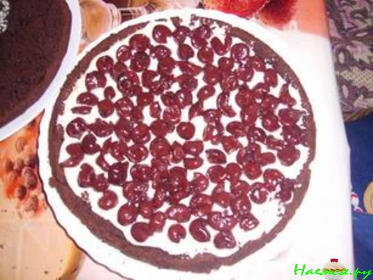 Шоколадно-вишневый торт