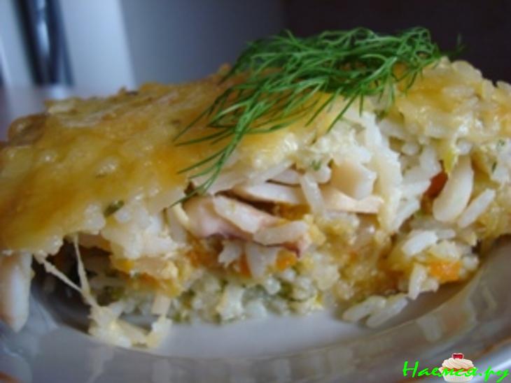 Запеканка с рыбой, кальмарами, овощами и рисом