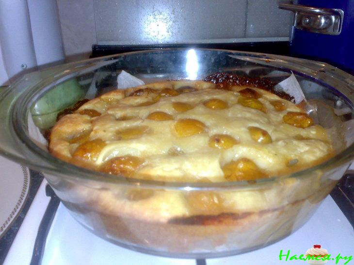 Пирог со сливами на кислом молоке