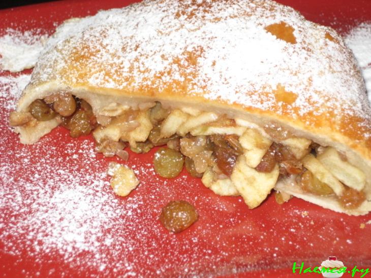 Венский штрудель с курагой, черносливом, изюмом и кедровыми орешками