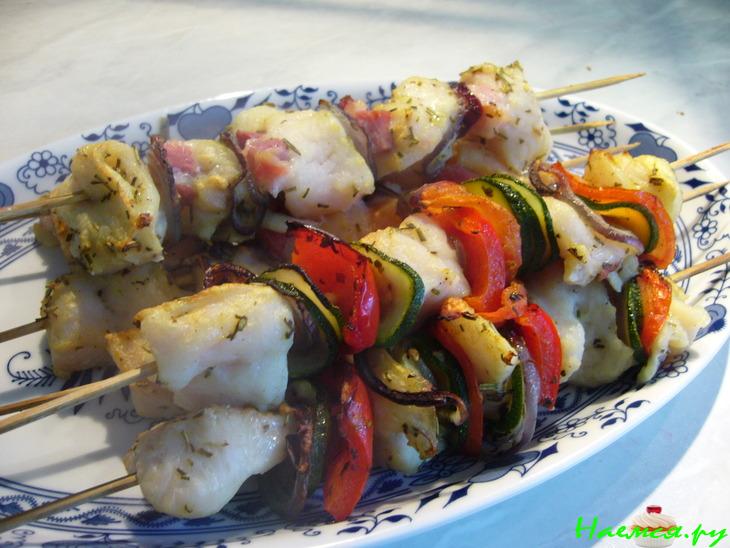 Шашлычки ассорти (рыбные, мясные, овощные)