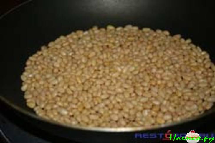 Салат мясной с виноградом и кедровыми орешками