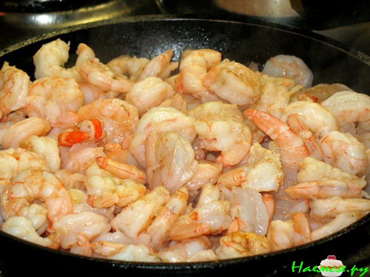 Тарт с креветками и помидорами черри