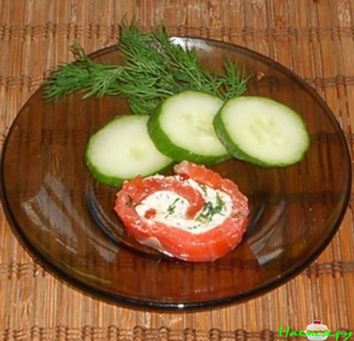 Закусочный рулет из красной рыбы