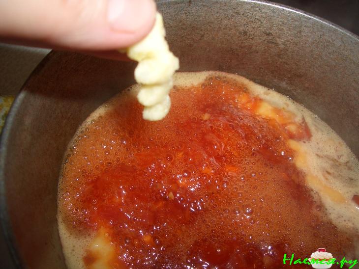 Свекольный суп с картофельной лапшой