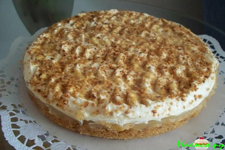 Торт с грушами, миндалем и белым вином