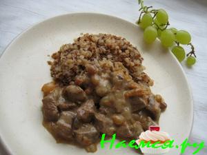 Тушеная говядина с изюмом