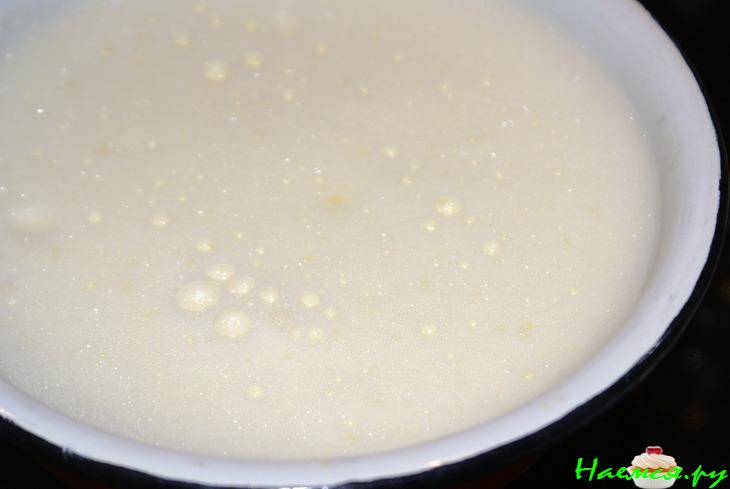 Сметанно-бисквитный десерт с малиной