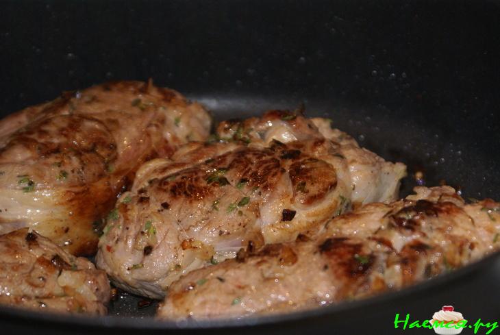 Баранья лопатка в лаймово-тимьяновом маринаде с карамелизованной айвой