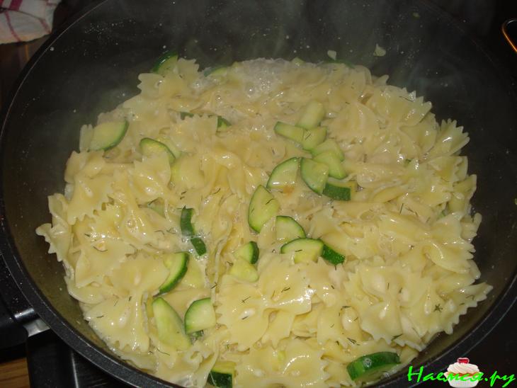 Лапша с кабачками в сливках