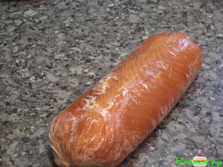 Рулет из копченого лосося с яблоком Рулет из копченого лосося с яблоком