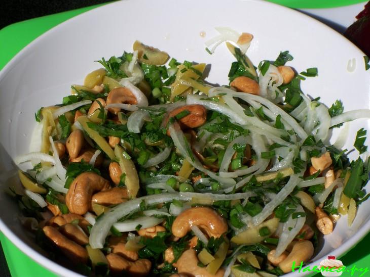 Свекольно-апельсиновый салат с орехами кешью