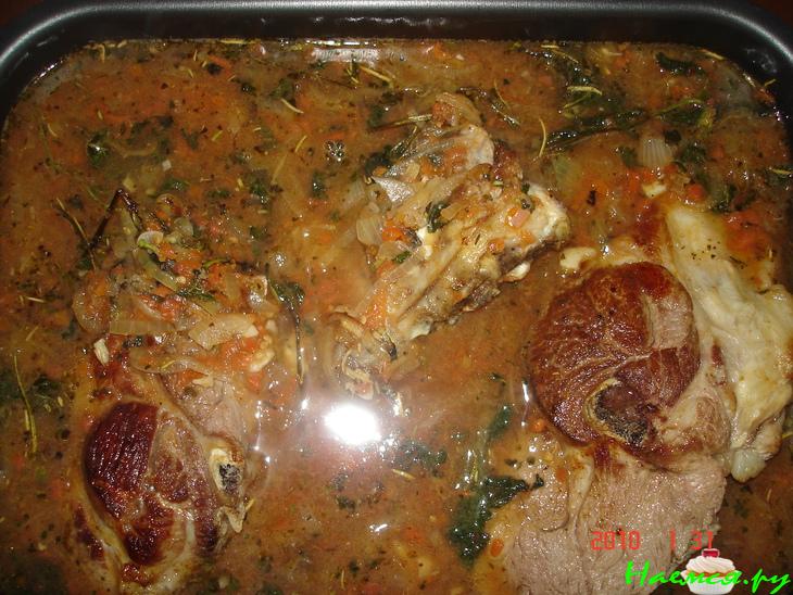 Бараний окорок с чечевицей