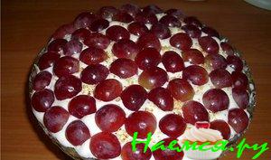 Салатик с куриной грудкой и виноградом