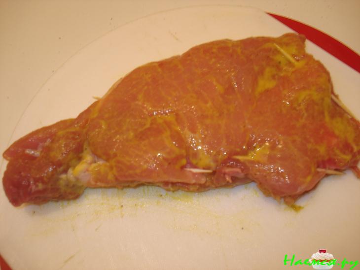 Фаршированная отбивная в коньячно – горчичном маринаде