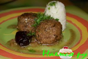 Мясо-овощные тефтели с фасолью и черносливом Мясо-овощные тефтели с фасолью и черносливом