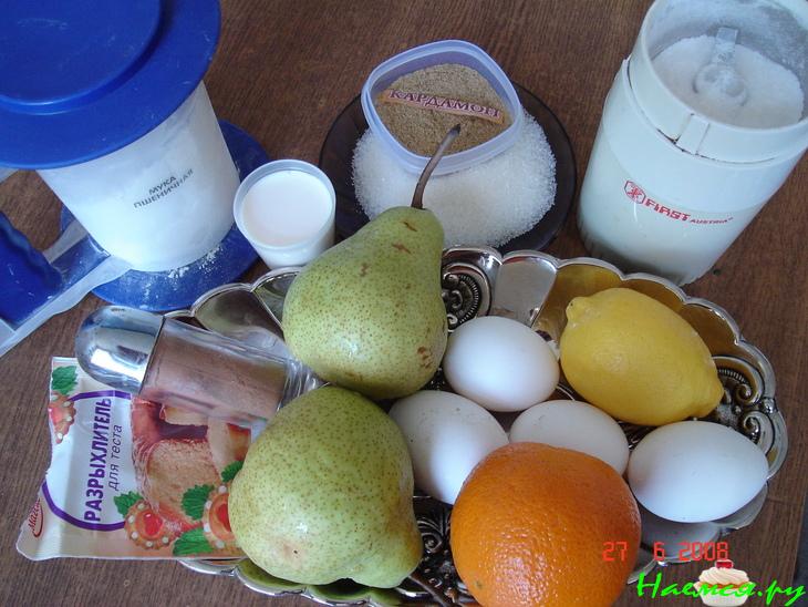 Шарлотка с грушами на топлёном молоке