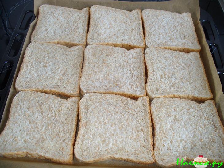 Бутерброды с тунцом, помидором и сыром