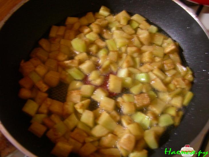 Салат с жареными баклажанами и кабачками