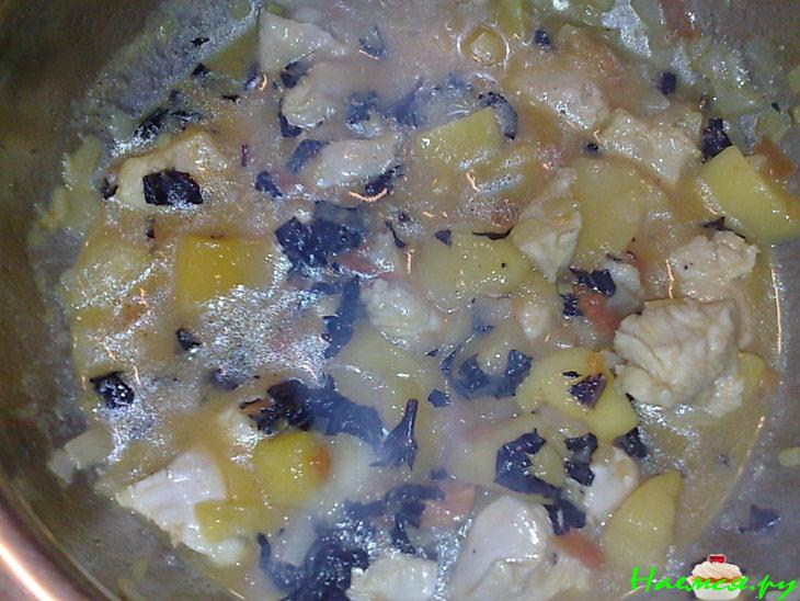 Тушеное куриное филе с манго