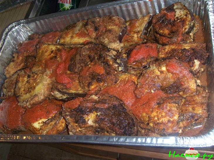 Мусака с белым вином и томатом