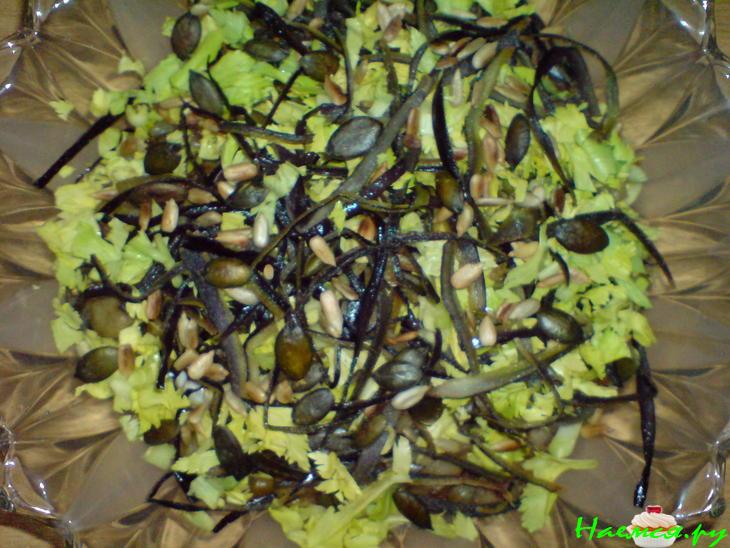 Салат из отварной рыбы и баклажанов