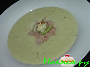 Крем-суп с цуккини, тунцом и авокадовым маслом