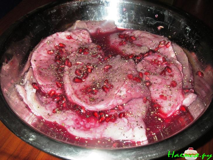Отбивные в гранатовом соке с сырной корочкой