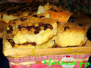 Перевёрнутый пирог из розеток, с изюмно-ореховой корочкой