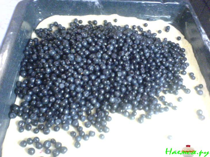 Пирог с черникой и сырной массой