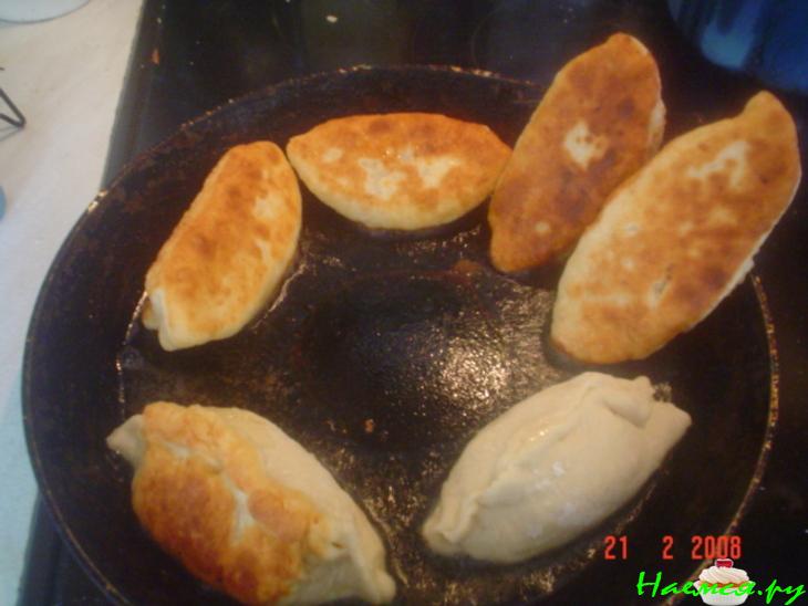 Пирожки творожные с квашеной капустой