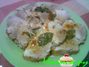 Буженина, фаршированная шпинатом