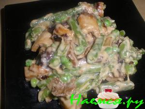 Стручковая фасоль, горошек и грибы в сливках - обалденный гарнир!