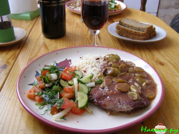 Свинина с виноградом